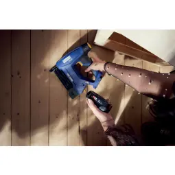 Rapid BTX606 Battery-powered staple gun for narrow crown staples 18V P4A Case